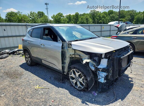 KNDERCAA0P7415972 2023 KIA SELTOS Silver Передня права чверть