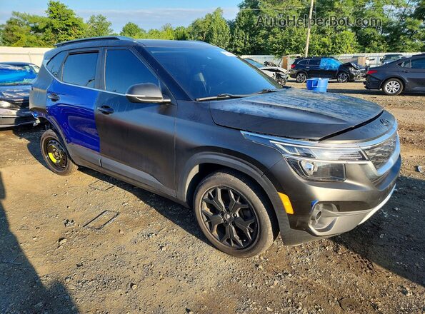 KNDERCAA2M7120528 2021 KIA SELTOS Blue Front right