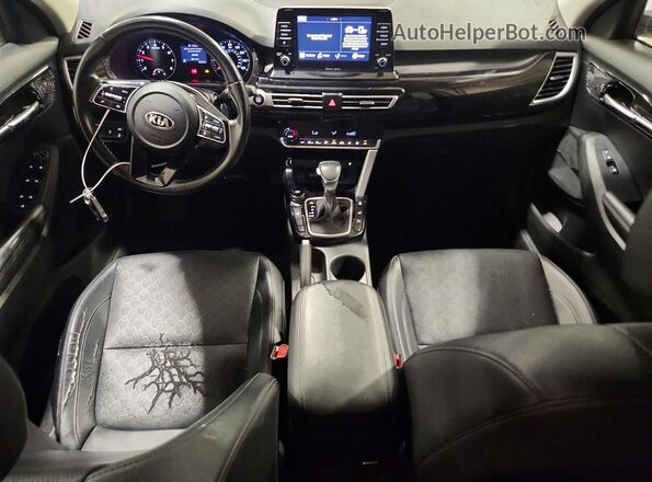 KNDERCAA2M7129438 2021 KIA SELTOS Белый Вид панели приборов