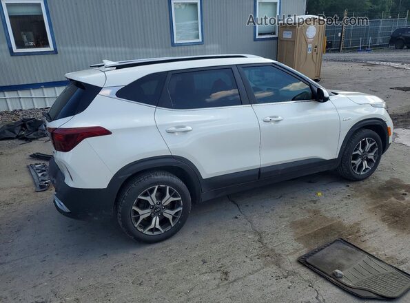 KNDERCAA2M7219348 2021 KIA SELTOS White უკანა მარჯვენა