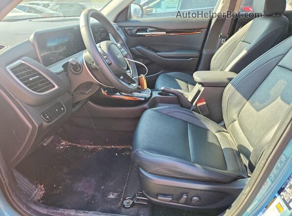 KNDERCAA2R7592252 2024 KIA SELTOS Blue Widok wnętrza z przodu
