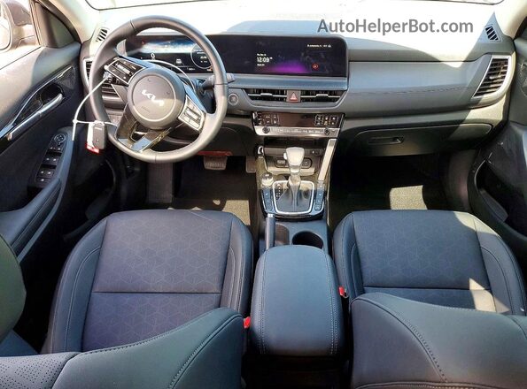 KNDERCAA2S7805030 2025 KIA SELTOS Charcoal Вид панелі приладів