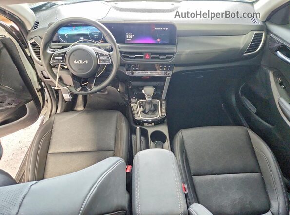 KNDERCAA2T7865097 2026 KIA SELTOS White Vista del salpicadero