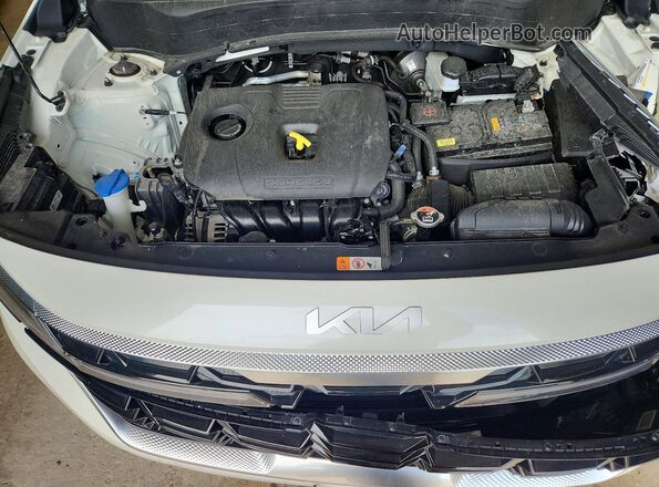 KNDERCAA2T7865097 2026 KIA SELTOS White Vista del compartimento del motor