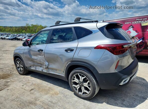 KNDERCAA3M7149939 2021 KIA SELTOS Серебряный Задняя левая четверть