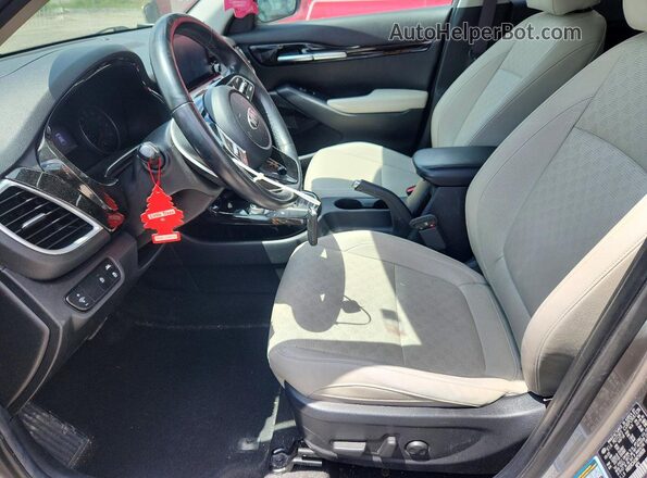 KNDERCAA3M7149939 2021 KIA SELTOS Серебряный Вид салона спереди