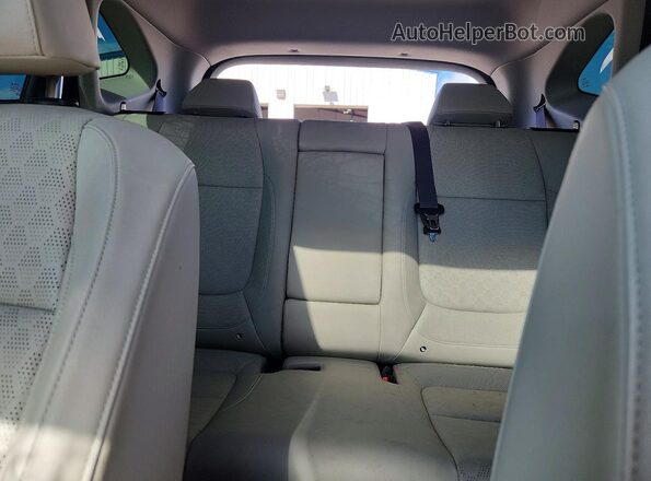 KNDERCAA3M7168023 2021 KIA SELTOS Silver Widok tylnych siedzeń