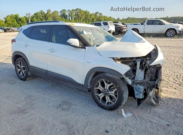 KNDERCAA4N7274367 2022 KIA SELTOS White Front right