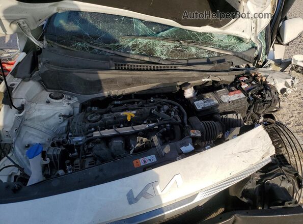 KNDERCAA4N7274367 2022 KIA SELTOS White Engine compartment view