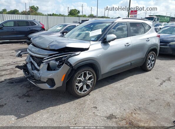 KNDERCAA5P7356224 2023 KIA SELTOS Gray Передня ліва чверть