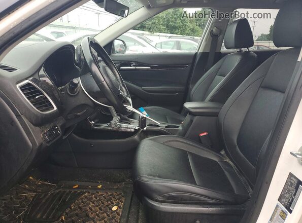 KNDERCAA5P7420875 2023 KIA SELTOS White Widok wnętrza z przodu
