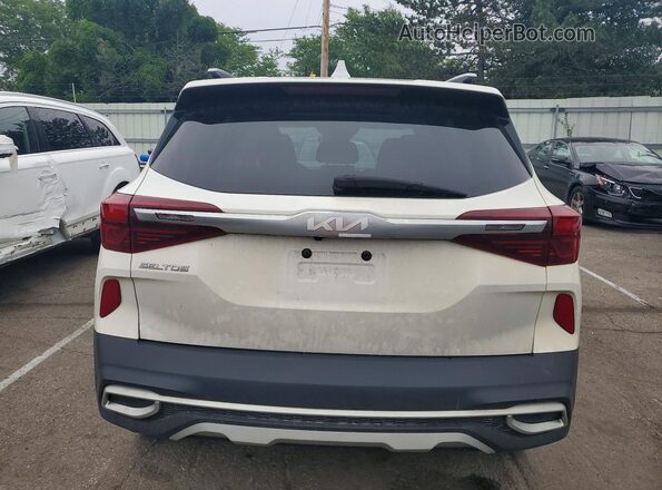KNDERCAA5P7420875 2023 KIA SELTOS White Widok z tyłu