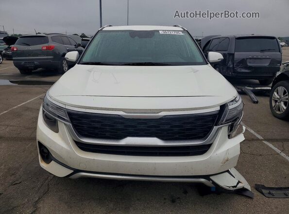 KNDERCAA5P7420875 2023 KIA SELTOS White Widok z przodu