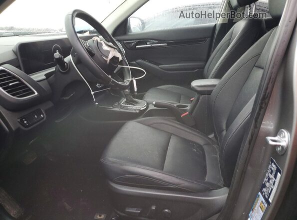 KNDERCAA5R7578653 2024 KIA SELTOS Серый Вид салона спереди