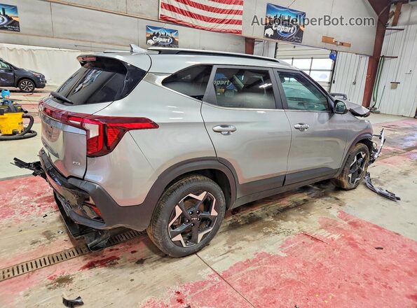 KNDERCAA5R7578653 2024 KIA SELTOS Серый Задняя правая четверть