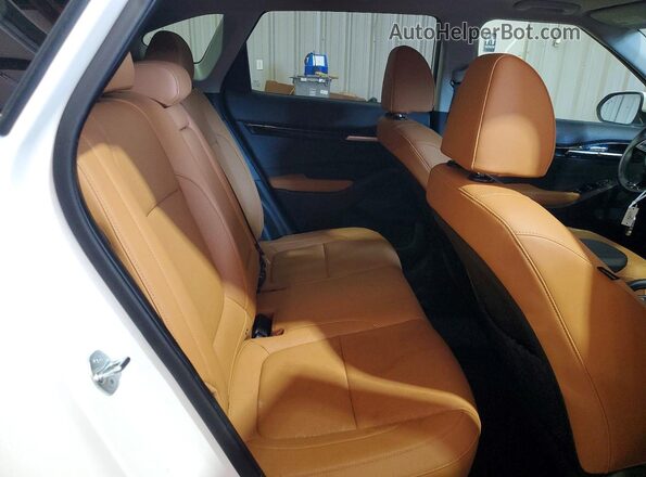 KNDERCAA5S7802574 2025 KIA SELTOS White Вид задньої частини салону