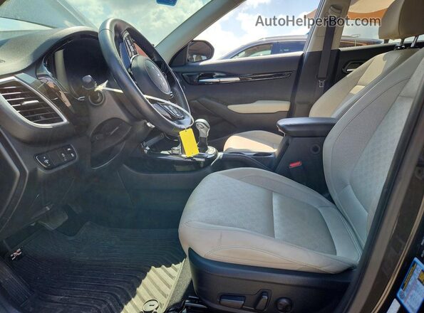 KNDERCAA7N7307586 2022 KIA SELTOS Black Front interior view