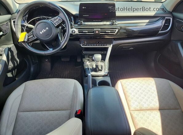 KNDERCAA7N7307586 2022 KIA SELTOS Black Dashboard view