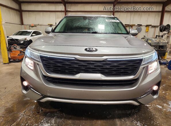 KNDERCAAXM7174322 2021 KIA SELTOS Silver Vista frontal
