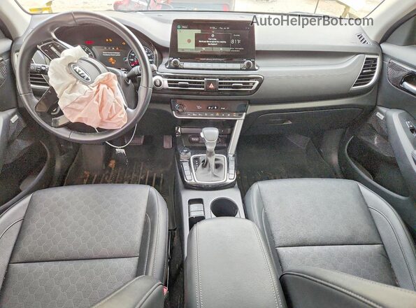 KNDETCA24M7173306 2021 KIA SELTOS Yellow Vista del salpicadero