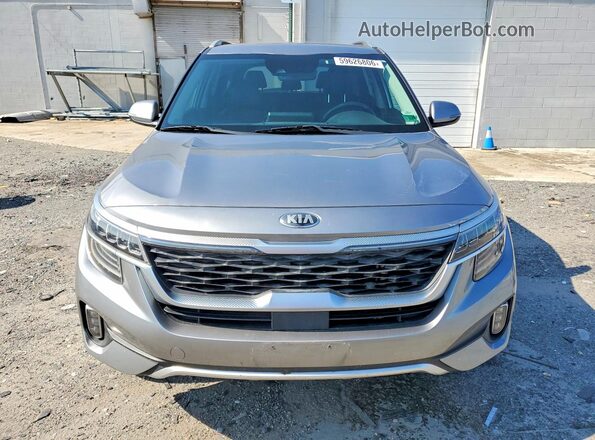 KNDETCA28M7182929 2021 KIA SELTOS Gray Widok z przodu