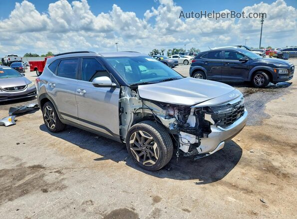 KNDETCA75T7833363 2026 KIA SELTOS Silver Przód prawy