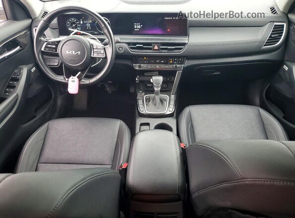 KNDETCA79R7545306 2024 KIA SELTOS White Widok deski rozdzielczej