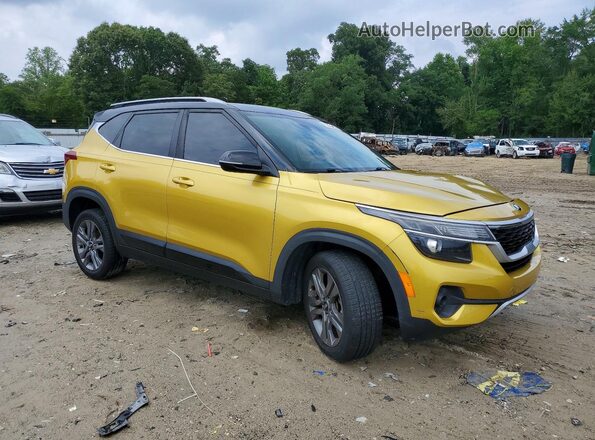 KNDEU2AA2M7118528 2021 KIA SELTOS Gold Przód prawy