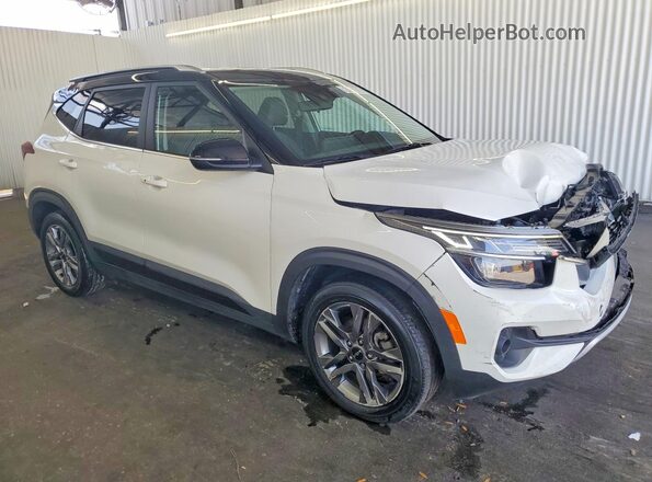 KNDEU2AAXP7360360 2023 KIA SELTOS White Передня права чверть