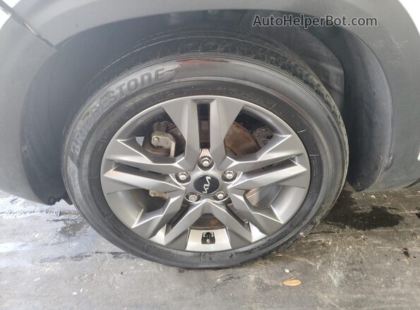 KNDEU2AAXP7360360 2023 KIA SELTOS White 