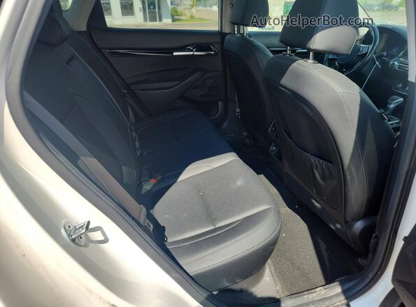 KNDEUCAA4P7464400 2023 KIA SELTOS White Vista de los asientos traseros
