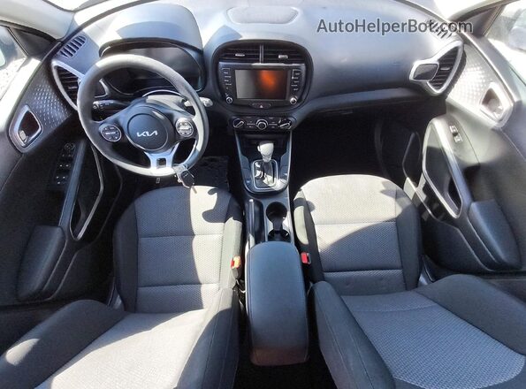 KNDJ23AU0S7935658 2025 KIA SOUL Gray Առջևի վահանակի տեսք