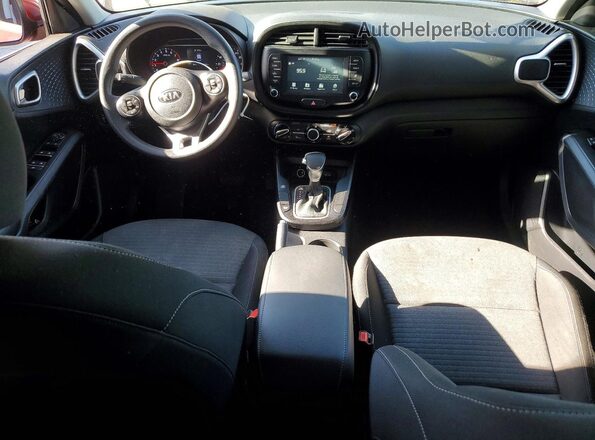 KNDJ23AU1M7782159 2021 KIA SOUL Red Vista del salpicadero