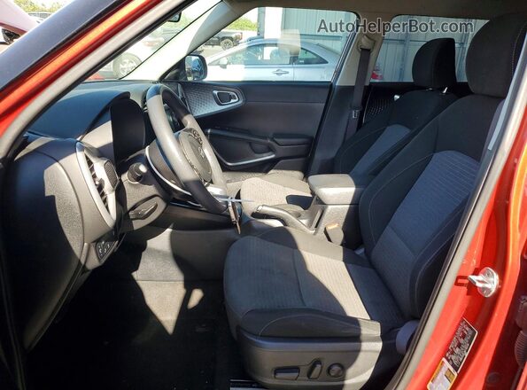 KNDJ23AU1M7782159 2021 KIA SOUL Red Vista interior delantera