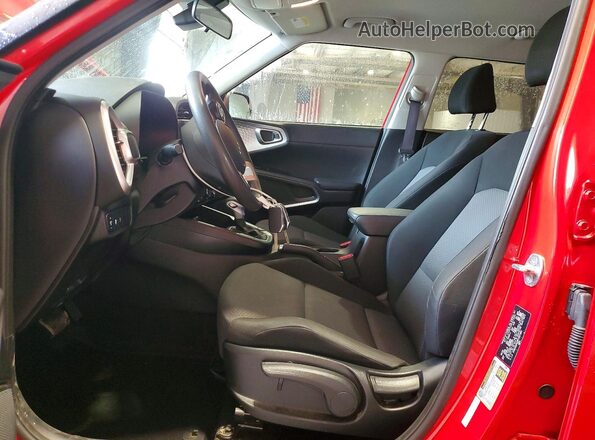 KNDJ23AU2P7207363 2023 KIA SOUL Red წინა სალონის ხედი