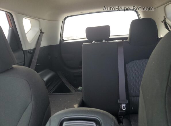 KNDJ23AU3L7002564 2020 KIA SOUL Red Widok tylnych siedzeń