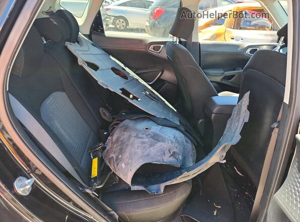 KNDJ23AU4M7145847 2021 KIA SOUL Black Widok wnętrza z tyłu