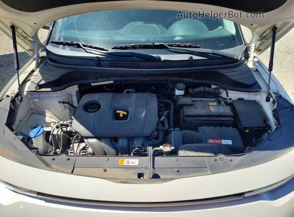 KNDJ23AU4M7746451 2021 KIA SOUL White Widok wnętrza z tyłu