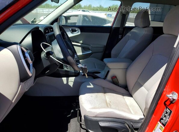 KNDJ23AU6P7199204 2023 KIA SOUL Red Front interior view