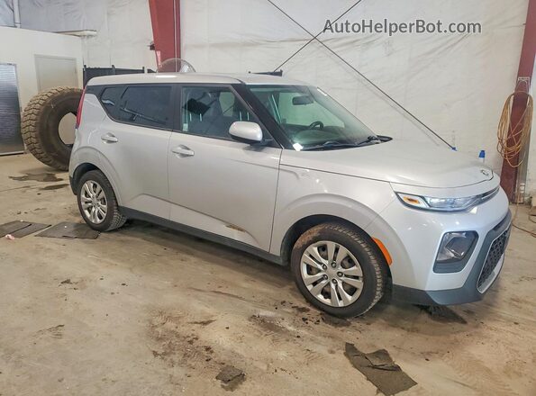 KNDJ23AU7L7048401 2020 KIA SOUL Серебряный Передняя правая четверть