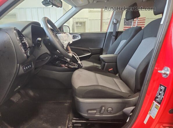 KNDJ23AU7S7248774 2025 KIA SOUL Red Вид салону спереду