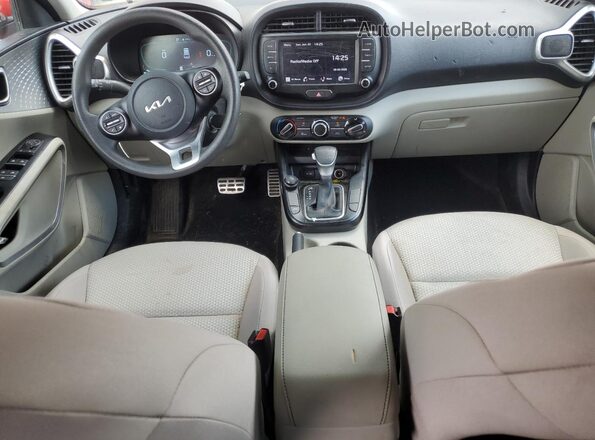 KNDJ23AU8P7198216 2023 KIA SOUL Red Առջևի վահանակի տեսք