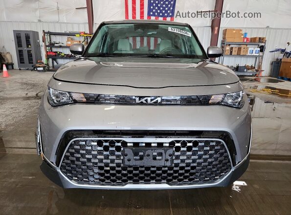 KNDJ33AU4P7871287 2023 KIA SOUL Gray Widok z przodu