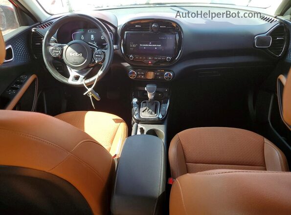 KNDJ33AU8S7256363 2025 KIA SOUL Красный Вид панели приборов