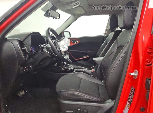 KNDJ53AF1N7169050 2022 KIA SOUL Red Front interior view