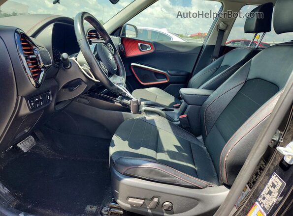 KNDJ53AF5L7051614 2020 KIA SOUL Black Front interior view