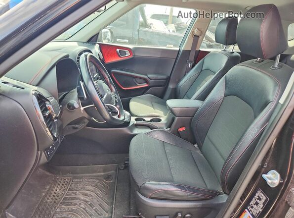 KNDJ53AFXL7031617 2020 KIA SOUL Black Вид салону спереду