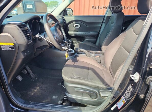 KNDJN2A20G7373526 2016 KIA SOUL Black Front interior view