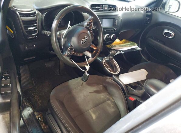 KNDJN2A20K7004979 2019 KIA SOUL Gray Dashboard view