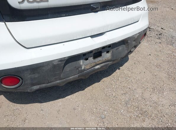 KNDJN2A21H7433301 2017 KIA SOUL White Vista frontal